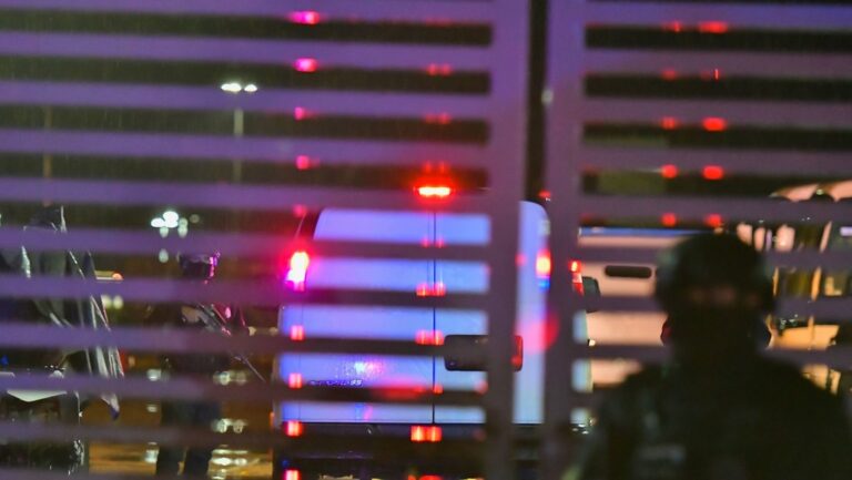 Hallan 6 cadáveres en una camioneta en Sinaloa