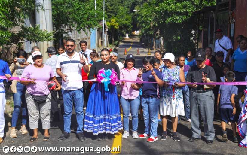 Inauguración de 11 cuadras de calles pavimentadas en el Barrio Lomas de Guadalupe.