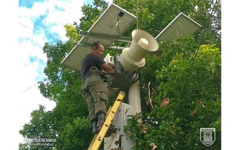 Defensa Civil realiza mantenimiento preventivo al Sistema de Alerta Temprana ante maremotos y huracanes