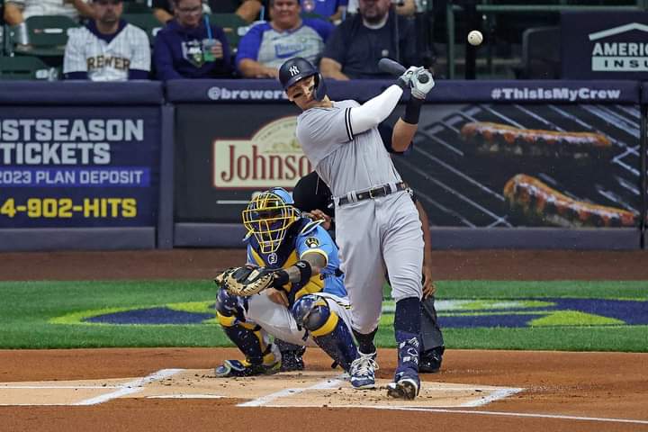 Aaron Judge descarga su jonrón 57 de la temporada