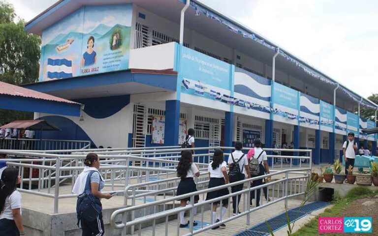Este lunes 23 estudiantes regresan a clases