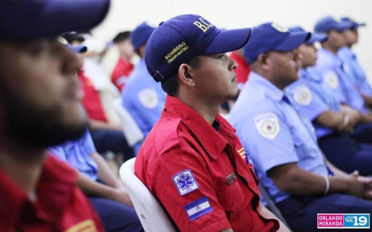 Capacitan a bomberos sobre la atención a personas que sufren accidentes