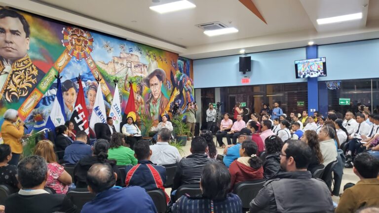 MINED aborda el desarrollo profesional del docente
