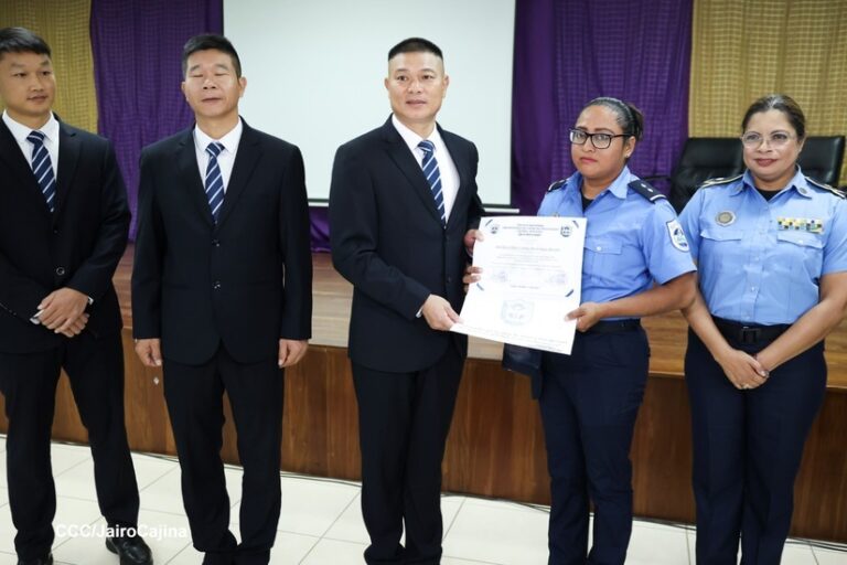 Finaliza curso impartido por China