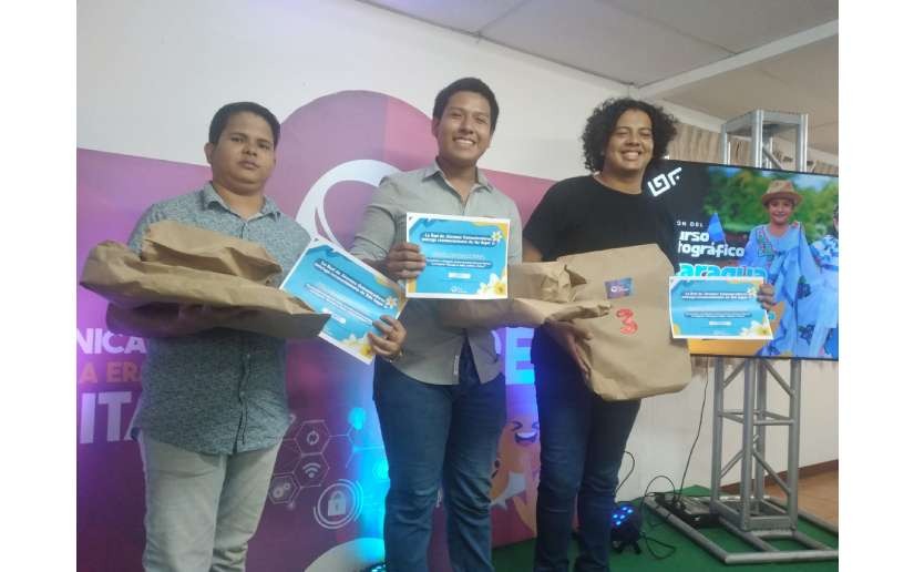 Premian al ganador del Concurso de Fotografía “Nicaragua en Huipil”