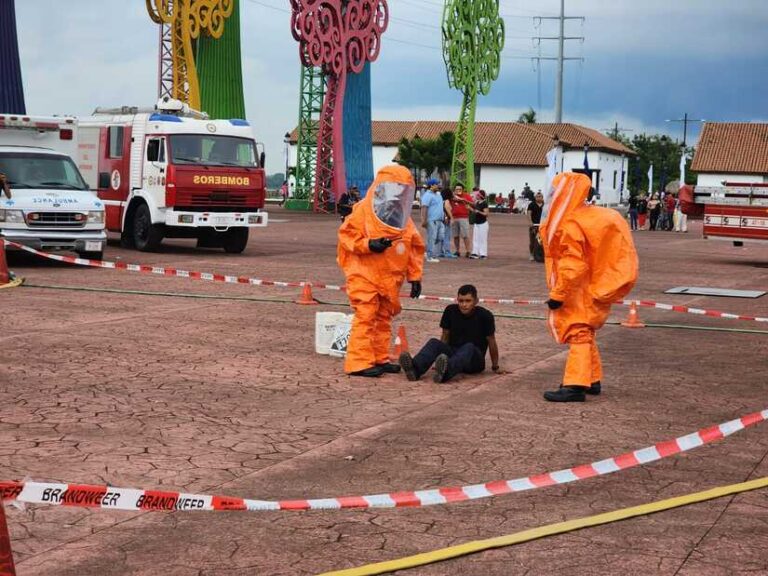 Exhibición de equipos de Bomberos y del Sistema Penitenciario