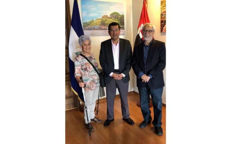 Director del Centro de Formación, Memoria y Futuro de visita en nuestra embajada en Chile