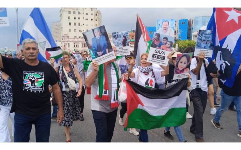 La Habana: Nicaragua y su bandera, ondeando libre y solidaria con Palestina