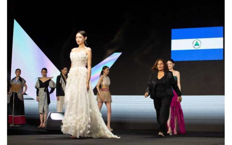 Diseñadora nicaragüense destaca en la Semana Mundial de la Moda en China