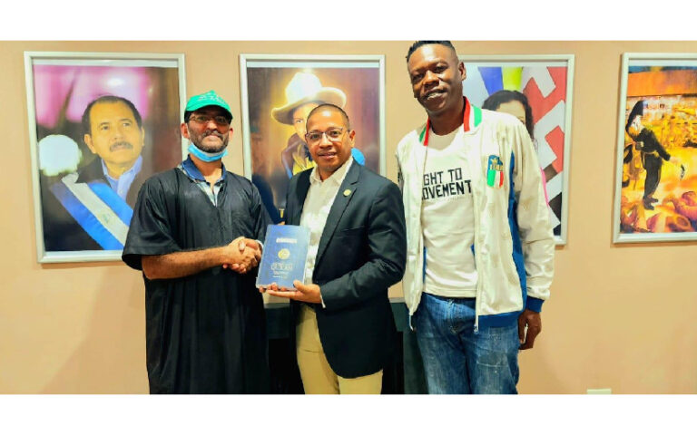 Misión diplomática nicaragüense en reunión con representante de Asociación Nacional de Escritores de Sudáfrica