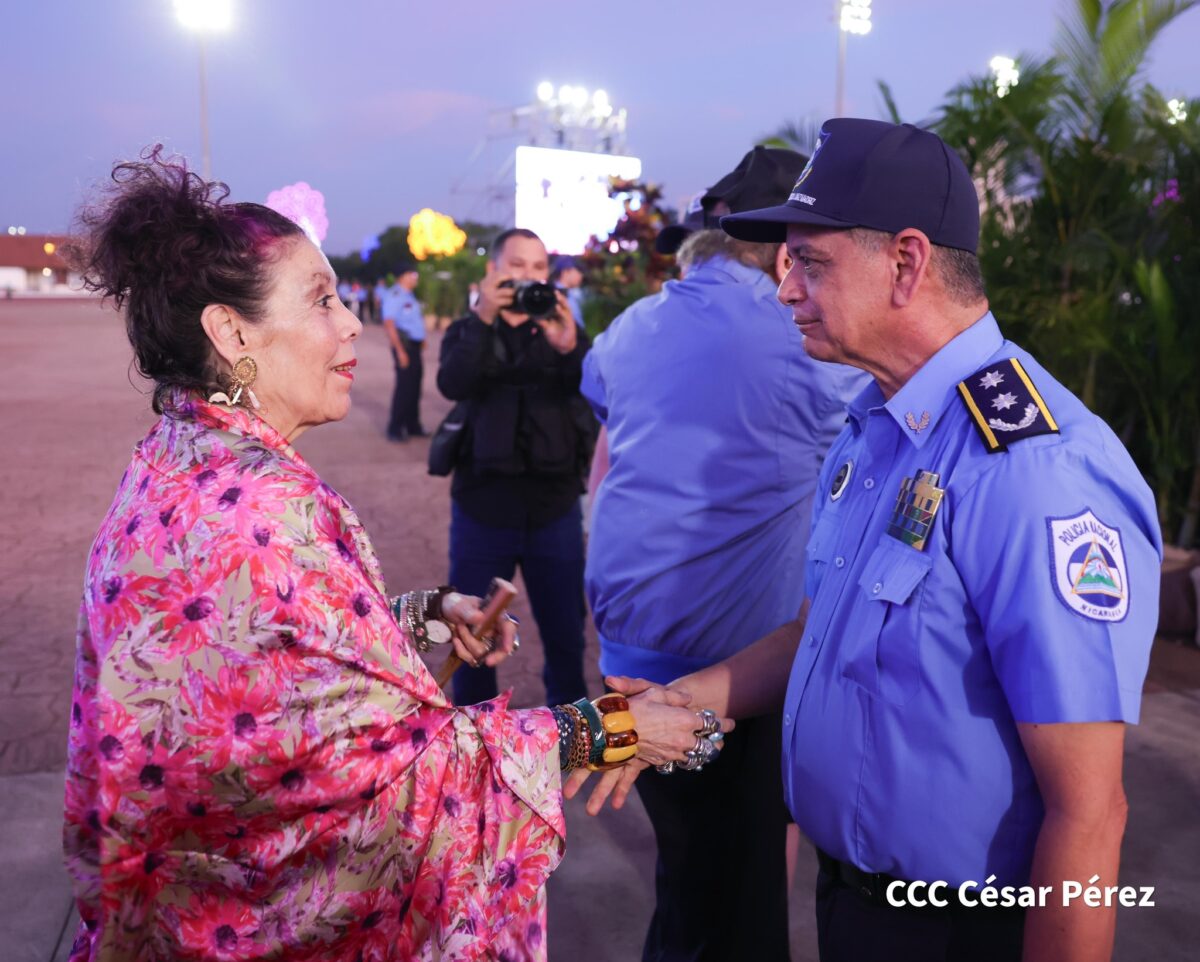 Rosario Murillo y Primer Comisionado, Francisco Díaz, Director General de la Policía Nacional