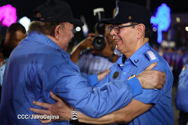 Pdte. Daniel impone grados generales a oficiales superiores