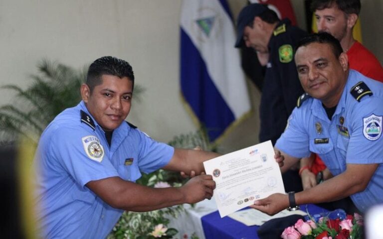 Bomberos culminan curso con instructores españoles