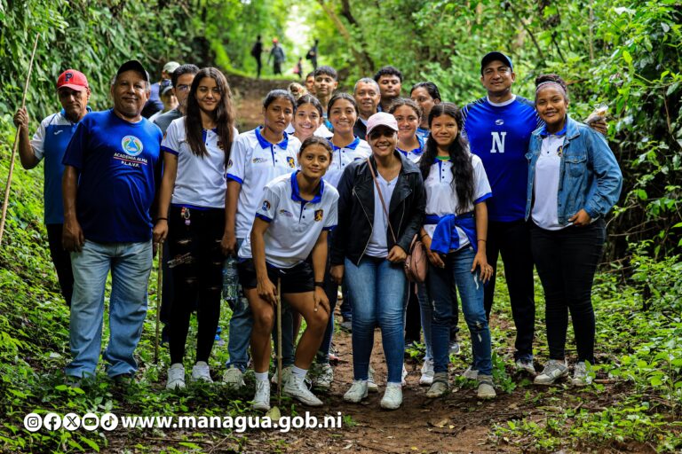 Realizan jornada de reforestación en finca Las Uvas