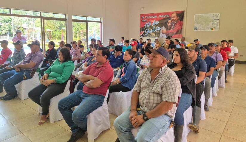 INTA entrega certificado a productores y estudiantes