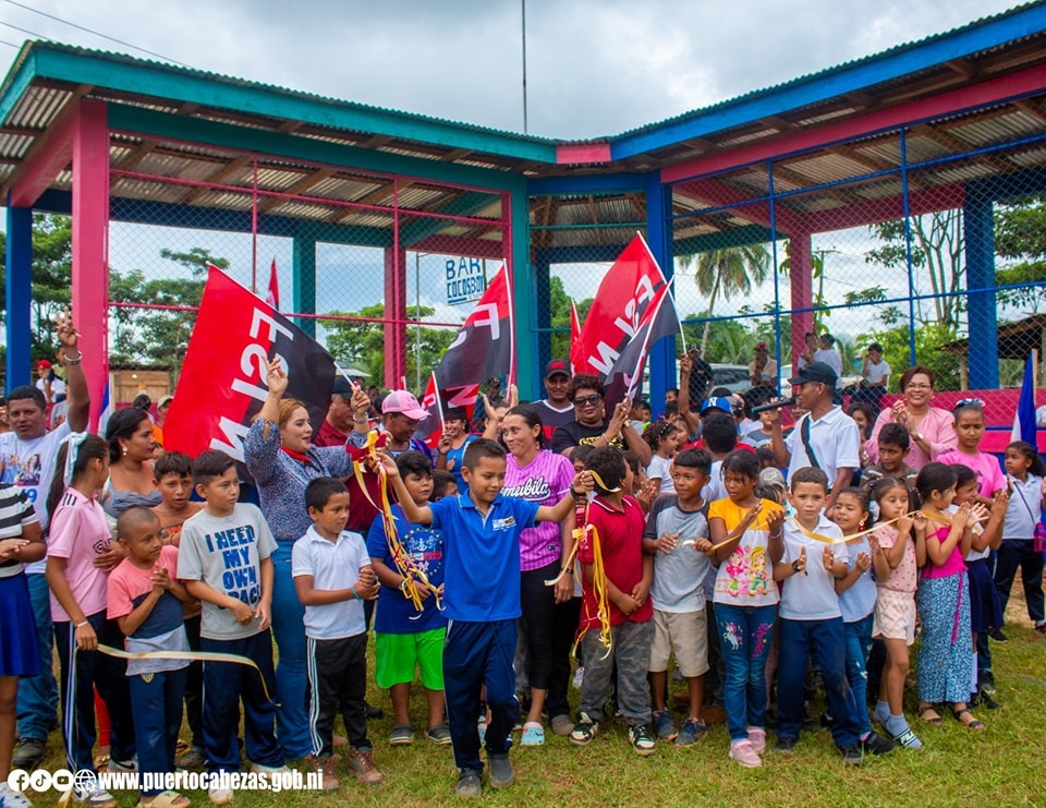 Inauguran nueva gradería del Estadio de Sumubila