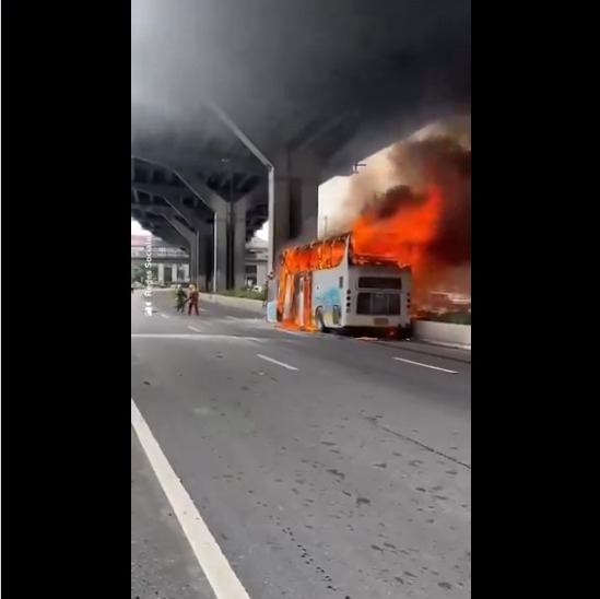 Un bus se incendia y deja 25 fallecidos
