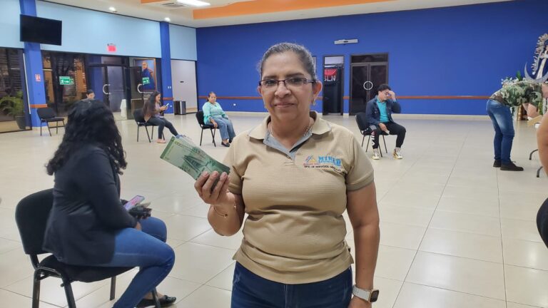 Trabajadores del MINED reciben salario adelantado de octubre