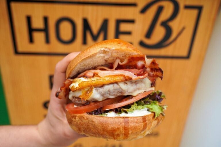 Reciben pedido de 99 hamburguesas a la 1 de la madrugada