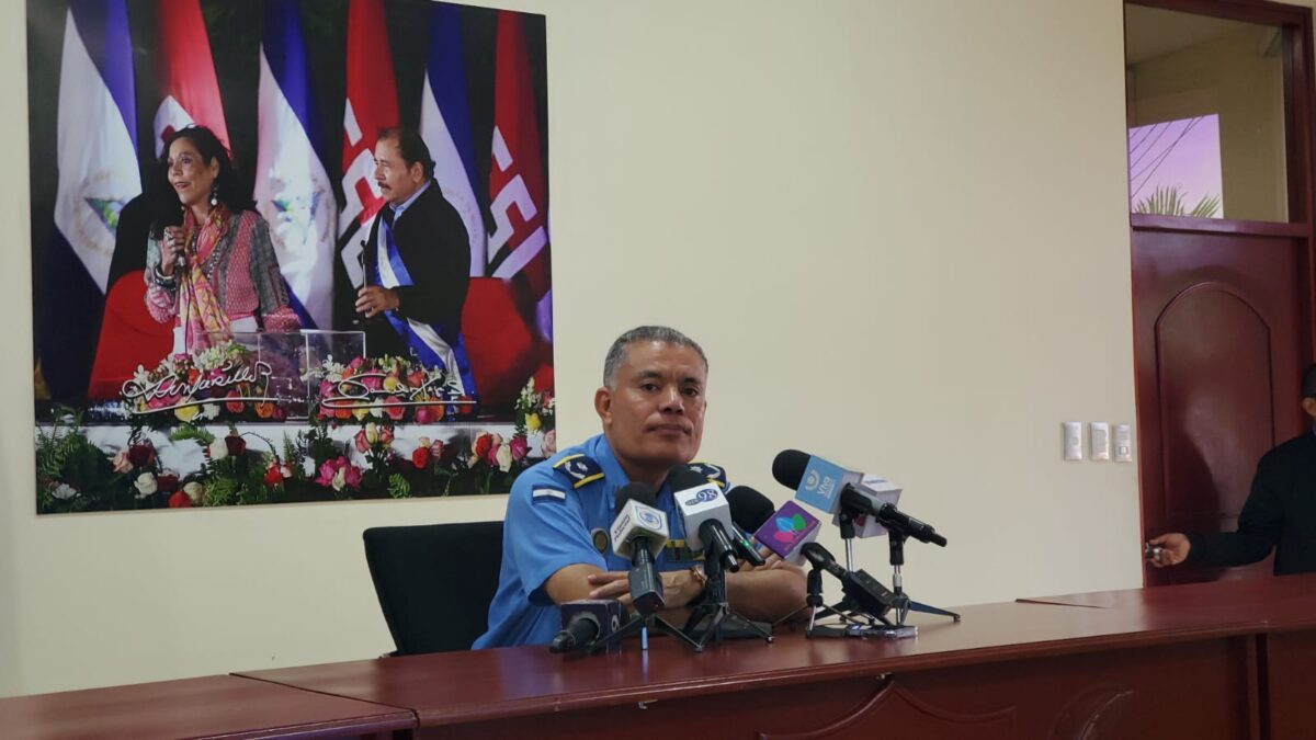 Policía aplica 27 multas a conductores de caponeras