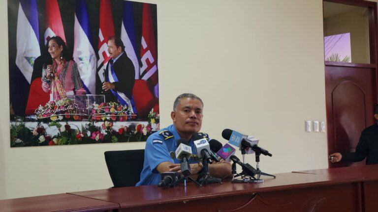 Policía aplica 27 multas a conductores de caponeras