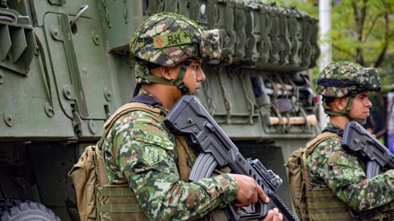 Petro ordena bombardeo a disidentes de la FARC