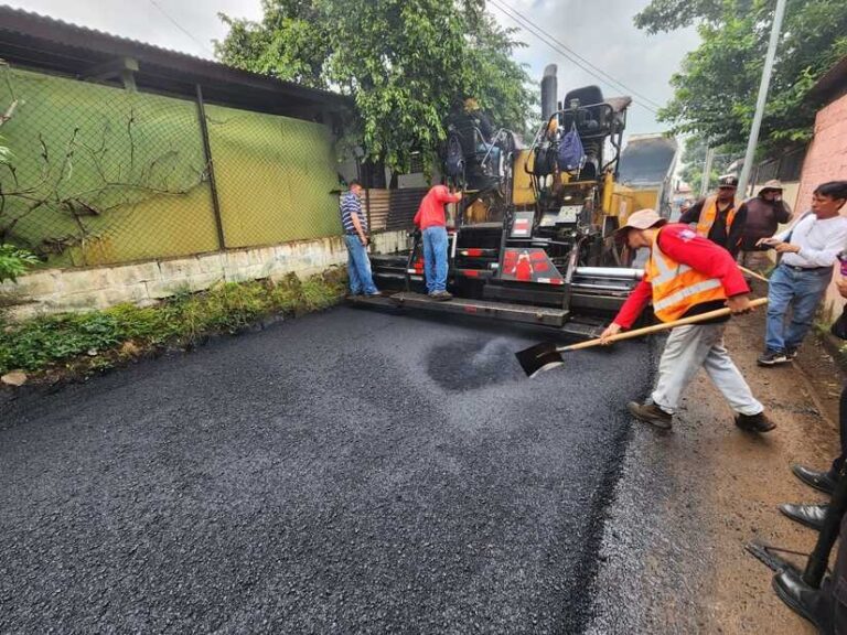 Supervisan revestimiento de 2 cuadras y medias