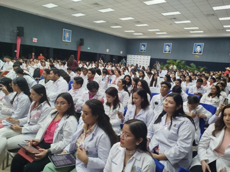 Estudiantes comprometidos con la lucha contra el cáncer