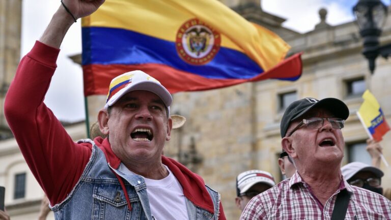 Mineros y campesinos inician paro en Colombia