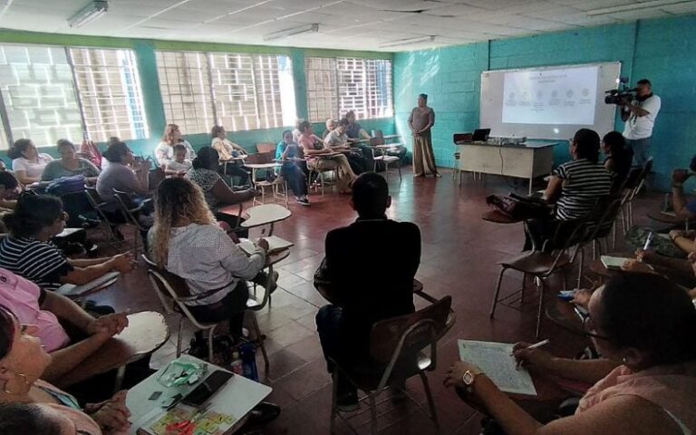 MINED realiza encuentro pedagógico con docentes de Managua