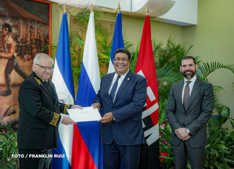 Embajador de Rusia presenta cartas de estilo a Canciller de Nicaragua