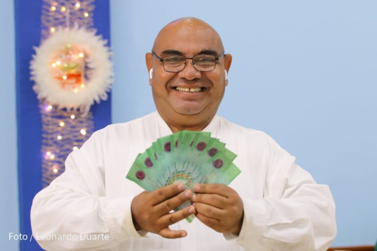 Trabajadores del MINED reciben salario adelantado de Noviembre