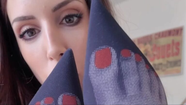 Influencer acepta reto y compra los zapatos más feos