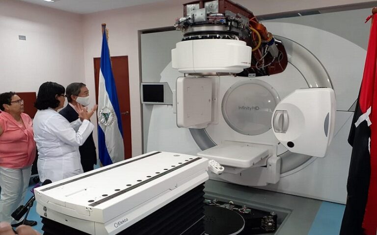 Nora Astorga contará con tercer acelerador lineal