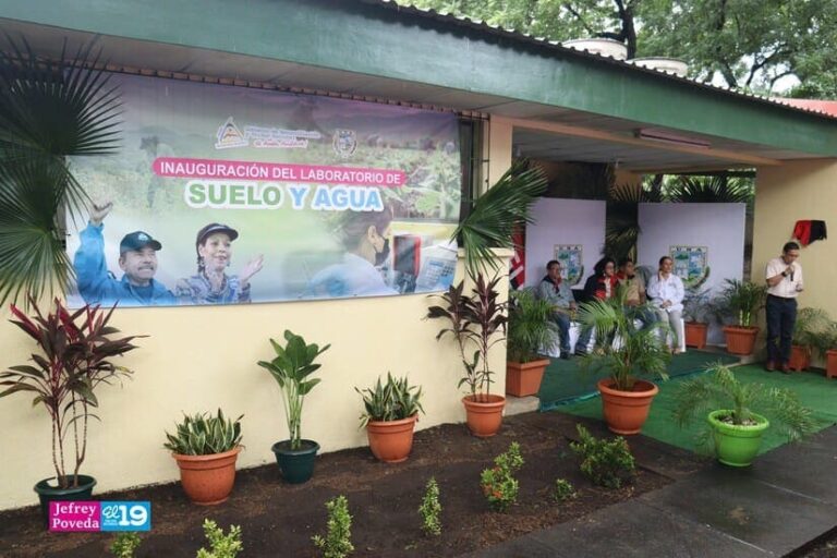 UNA inaugura Laboratorio de Suelo y Agua