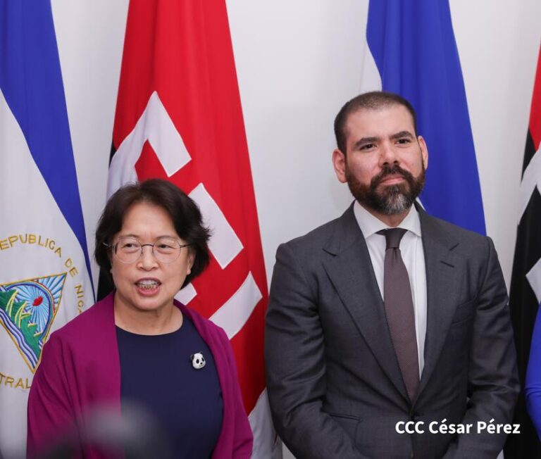 Nicaragua recibe a Huang Xiaowei