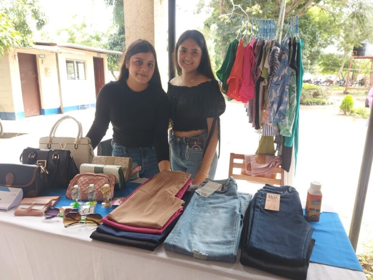 Jóvenes emprendedores presentan sus proyectos