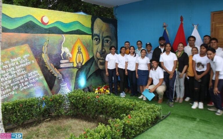 Inauguran mural en homenaje al poeta Carlos Martínez Rivas