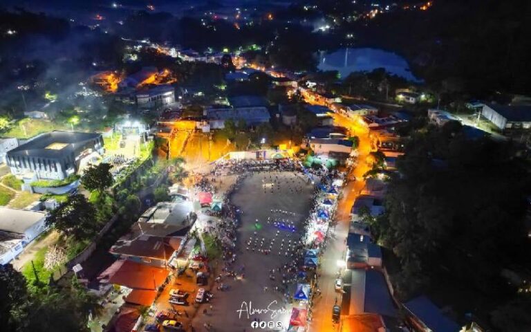 Presentación de bandas rítmicas celebrando el 55 aniversario de Siuna