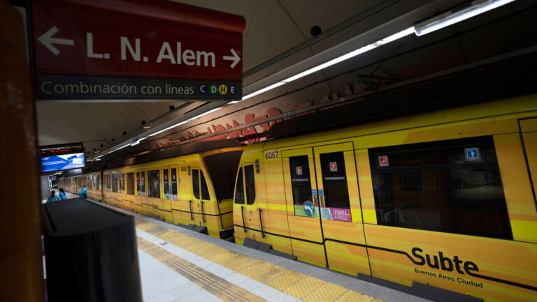 Trabajadores del metro en Buenos Aires anuncian paro