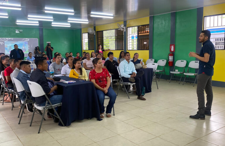 Maestros de inglés inician curso de inducción