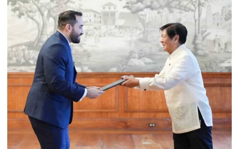 Compañero Mario Armengol presenta Cartas Credenciales al Presidente de la República de Filipinas