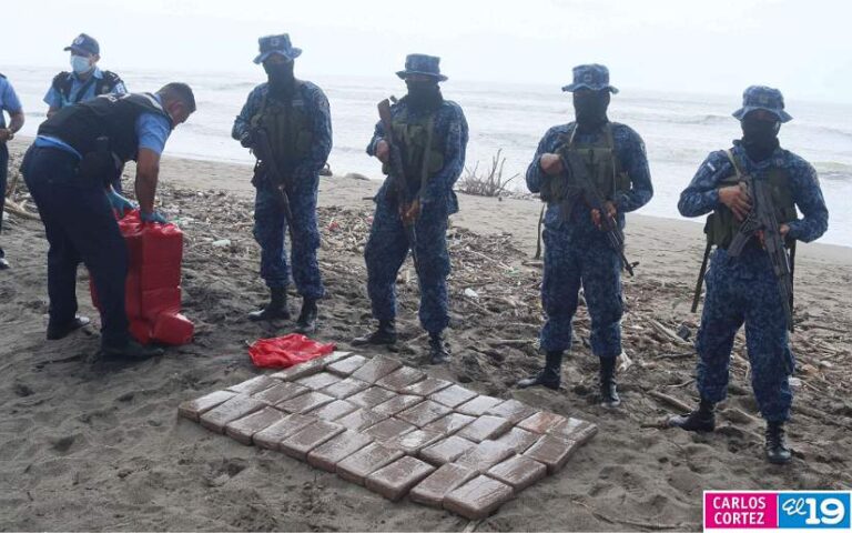 Ejército de Nicaragua intercepta cargamento de 80 tacos de droga en el sector de playa Quizalá