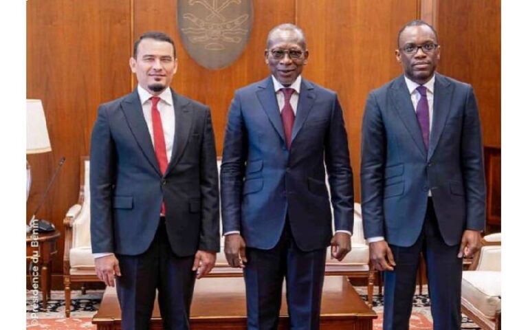 Compañero Luis Andino presenta cartas credenciales ante la República de Benín