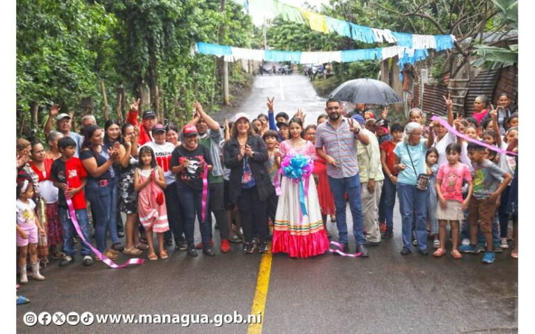 Familias de Nueva Sabana Grande inauguran cinco cuadras pavimentadas