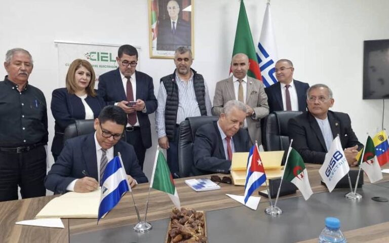 Embajada de Nicaragua visita zonas industriales en Argelia