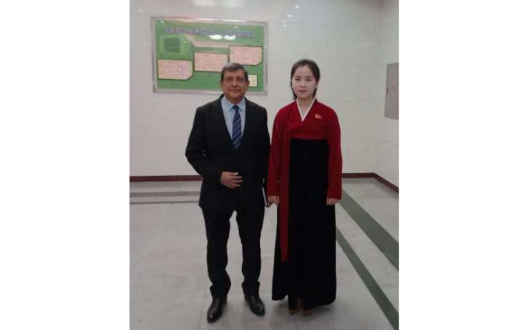 Compañero Manuel Munguía en historico Museo Central de Educación Clasista en la RPD de Corea