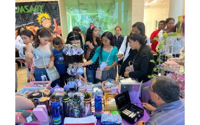 Reporte fotográfico de Tardeada Asiática en el Centro Cultural Tino López Guerra