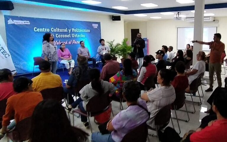 Jóvenes escritores comparten experiencias