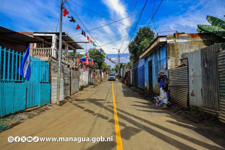Pavimentan seis calles en el Milagro de Dios
